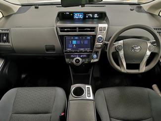 2018 Toyota Prius - Thumbnail