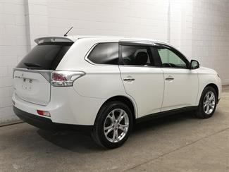 2014 Mitsubishi Outlander - Thumbnail