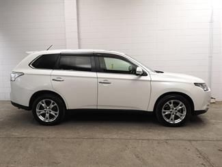 2014 Mitsubishi Outlander - Thumbnail