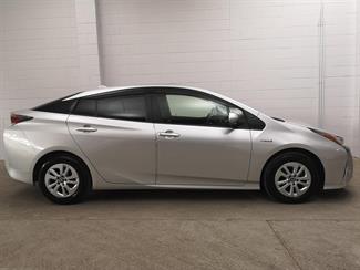 2018 Toyota Prius - Thumbnail