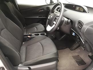 2018 Toyota Prius - Thumbnail