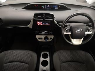 2018 Toyota Prius - Thumbnail