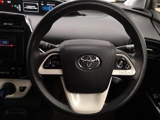 2018 Toyota Prius - Thumbnail