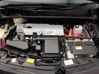 2015 Toyota Prius - Thumbnail