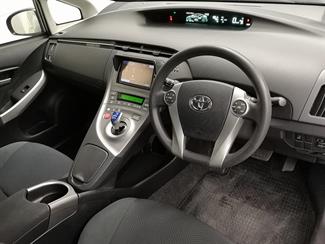 2015 Toyota Prius - Thumbnail