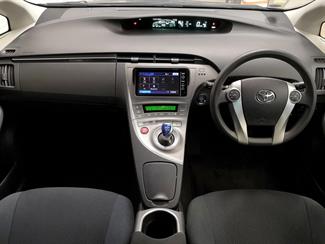 2015 Toyota Prius - Thumbnail