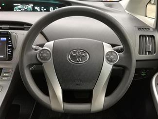 2015 Toyota Prius - Thumbnail