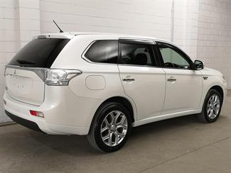 2015 Mitsubishi Outlander - Thumbnail