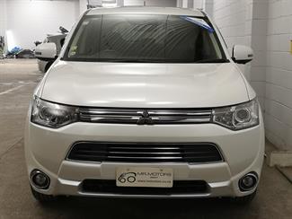 2015 Mitsubishi Outlander - Thumbnail