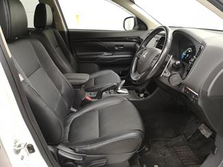 2015 Mitsubishi Outlander - Thumbnail