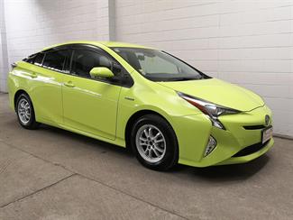 2018 Toyota Prius - Thumbnail