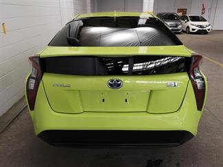 2018 Toyota Prius - Thumbnail