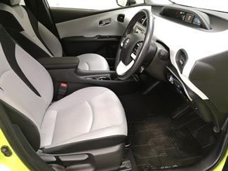 2018 Toyota Prius - Thumbnail