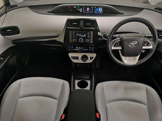 2018 Toyota Prius - Thumbnail