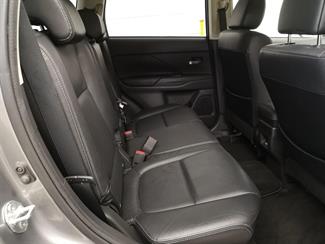 2013 Mitsubishi Outlander - Thumbnail