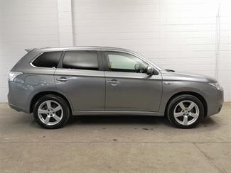 2013 Mitsubishi Outlander - Thumbnail