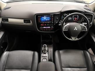 2013 Mitsubishi Outlander - Thumbnail