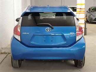 2016 Toyota Aqua - Thumbnail