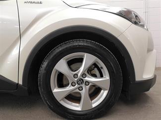 2018 Toyota C-HR - Thumbnail
