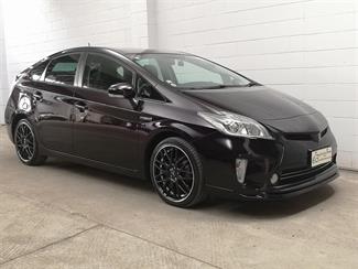 2015 Toyota Prius - Thumbnail