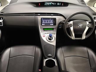 2015 Toyota Prius - Thumbnail
