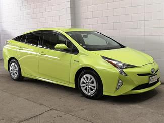 2016 Toyota Prius - Thumbnail