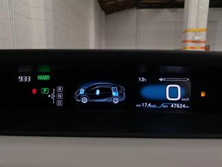 2016 Toyota Prius - Thumbnail