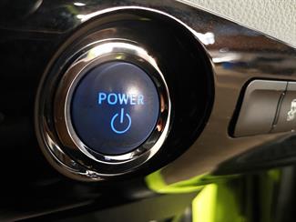 2016 Toyota Prius - Thumbnail