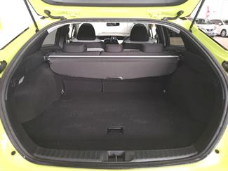 2016 Toyota Prius - Thumbnail