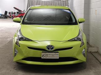 2016 Toyota Prius - Thumbnail