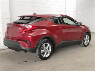 2017 Toyota C-HR - Thumbnail