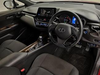 2017 Toyota C-HR - Thumbnail