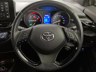 2017 Toyota C-HR - Thumbnail