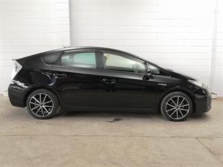2014 Toyota Prius - Thumbnail