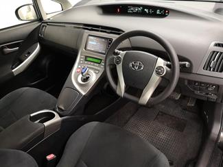 2014 Toyota Prius - Thumbnail