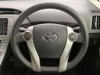 2014 Toyota Prius - Thumbnail