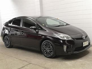 2015 Toyota Prius - Thumbnail