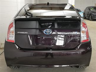 2015 Toyota Prius - Thumbnail