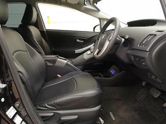 2015 Toyota Prius - Thumbnail