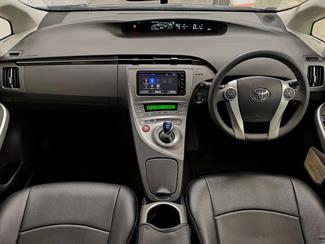 2015 Toyota Prius - Thumbnail