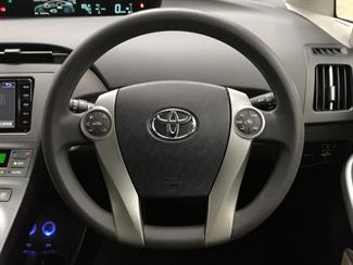 2015 Toyota Prius - Thumbnail