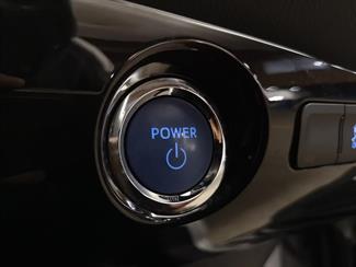 2017 Toyota Prius - Thumbnail