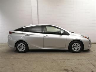 2017 Toyota Prius - Thumbnail