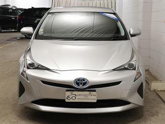 2017 Toyota Prius - Thumbnail