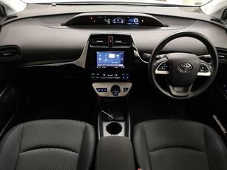 2017 Toyota Prius - Thumbnail