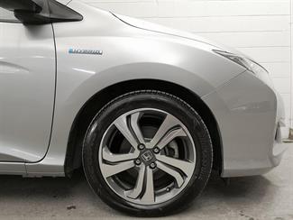 2016 Honda Grace - Thumbnail