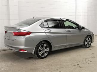 2016 Honda Grace - Thumbnail