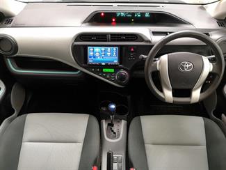 2013 Toyota Aqua - Thumbnail
