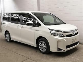 2017 Toyota Voxy - Thumbnail