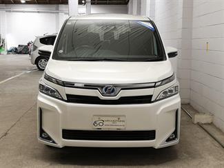 2017 Toyota Voxy - Thumbnail